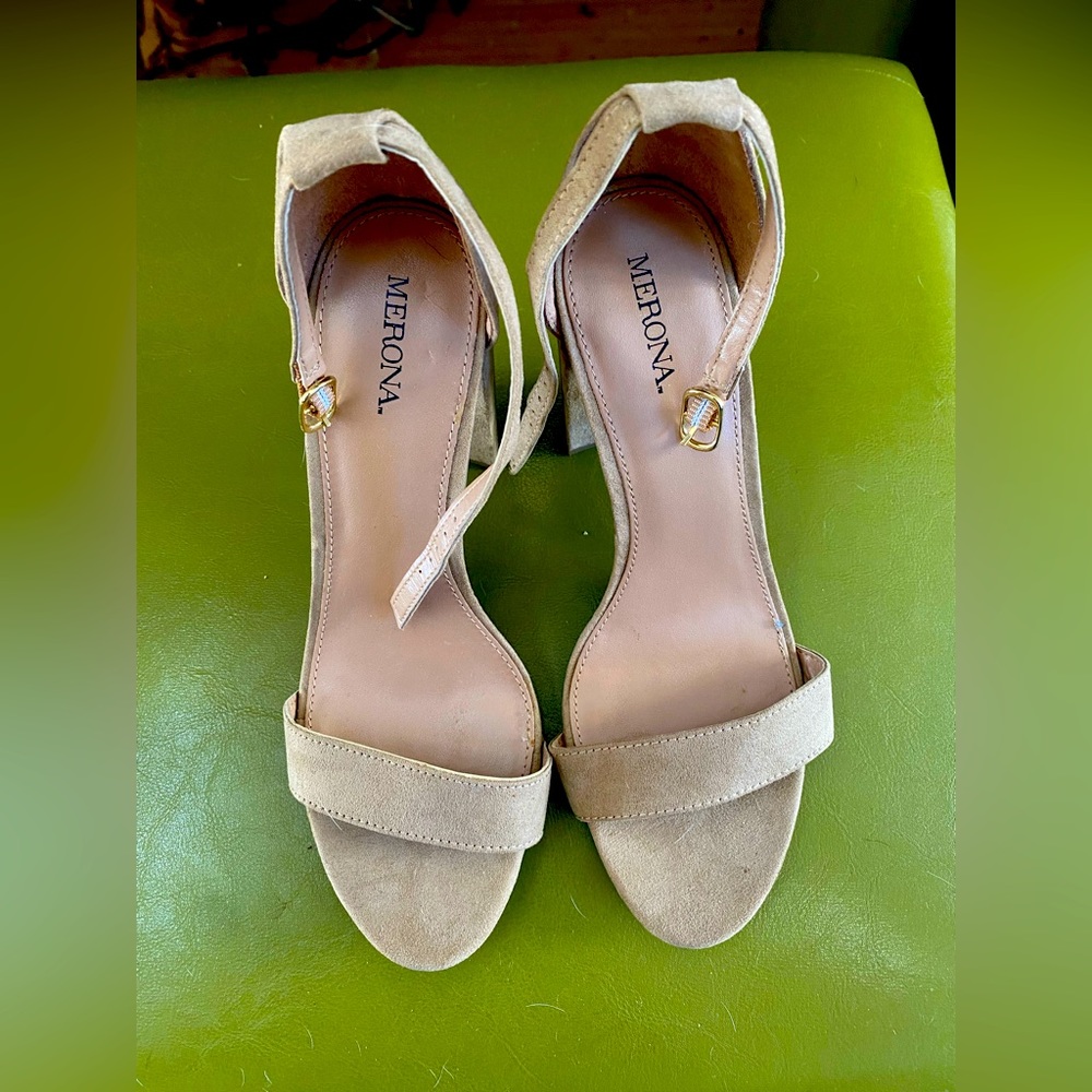 Women’s heels. Size 8. Beige. Brand-Merona